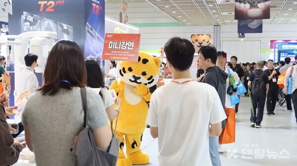 오스템의 부스는 단순히 제품만 전시하는 형태가 아닌 치과인과 직접 소통하고 자연스럽게 제품의 장점을 전달하는 형태로 구성해 고객 만족도가 높게 나타났다. 덴탈뉴스