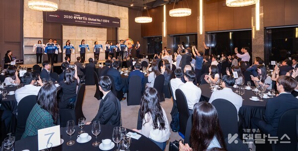 이번 선포식은 신흥 임직원이 한자리에 모여 2030년까지 유한 evertis를 글로벌 시장에서 No.1 임플란트 브랜드로 도약하겠다는 의지를 다지는 자리로 마련됐다. 덴탈뉴스