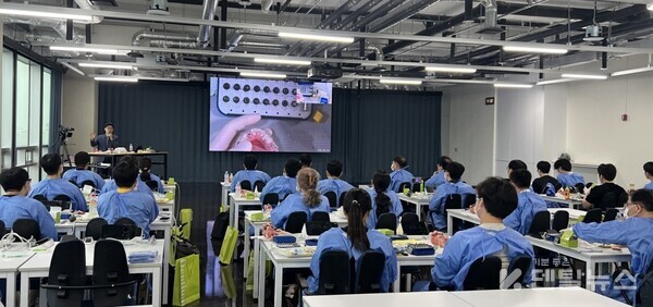 덴티움이 지난 9월 27~28일 양일간 광교사옥에서 대표 교육 프로그램 ‘임플란트의 정석’ 세미나를 개최했다. 덴탈뉴스