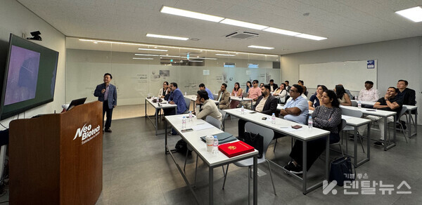 허영구 원장은 네오의 우수한 기술력으로 개발된 다양한 제품을 비롯해 즉시로딩 임플란트 ALX, 무치악 케이스에서 진료의 효율성을 향상할 수 있는 ‘SmileArch Scanbody Kit’를 소개했다. 덴탈뉴스