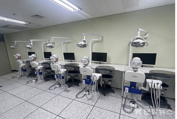 경희치대는 기존 임상전단계 실습실의 준비실 공간을 확장 리모델링하여 제2 임상전단계실습실 (HELPERS 자율실습실)로 재구축했다.덴탈뉴스