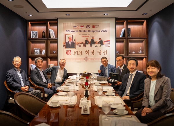 신흥연송학술재단 박영국 이사장이 세계치과의사연맹 차기 회장으로 당선됐다. 이를 축하하는 축하연과 신흥연송학술재단 정기이사회가 함께 개최됐다. 덴탈뉴스