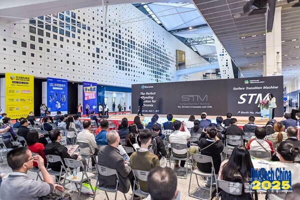 전시회 기간 중인 10월 25일(토) 전시장 1층 로비에서는 ‘K-Dental, Leading the World of Dentistry’ 포럼이 열려 200여 명의 참관객이 모였다. 덴탈뉴스