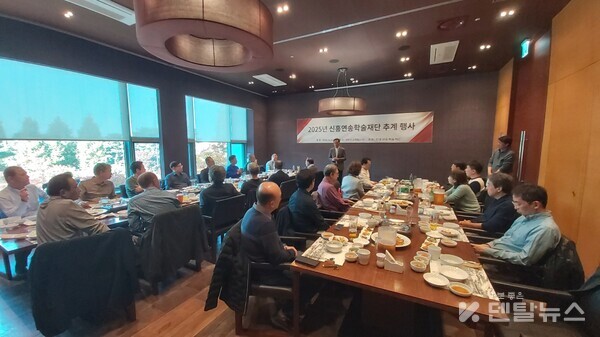 이번 행사는 단순한 친목 행사를 넘어, 재단이 추구하는 학문 발전과 인재 양성, 그리고 글로벌 네트워크 확장의 비전를 함께 나누는 뜻깊은 시간이 됐다. 덴탈뉴스