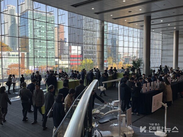 OSTEON™ Xeno Collagen, Collagen Graft x1D, bright Implant Tissue Level을 전시해 관심을 받았다. 덴탈뉴스